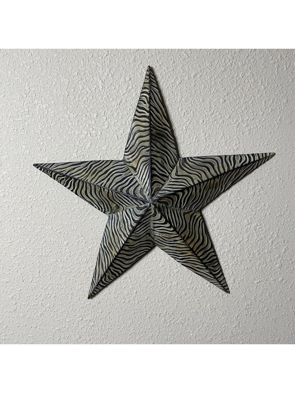 Large 22” Rustic Metal Barn Star Wall Decor Embossed Animal Pattern Black Gray